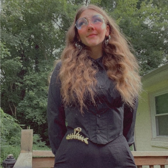 Meet your Posher, Courtney - Picture 3 of 5